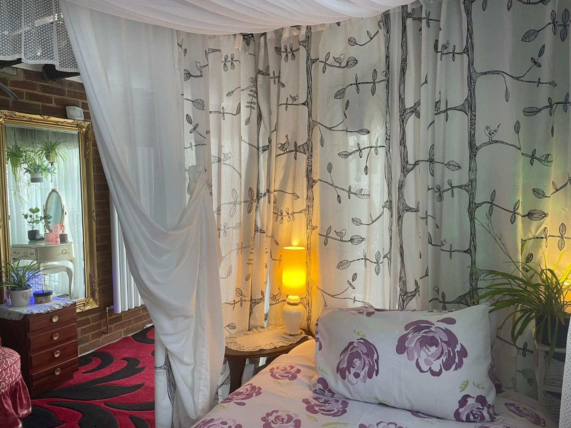 Jacaranda Bed & Breakfast อีสต์กรีนสเตด ภายนอก รูปภาพ